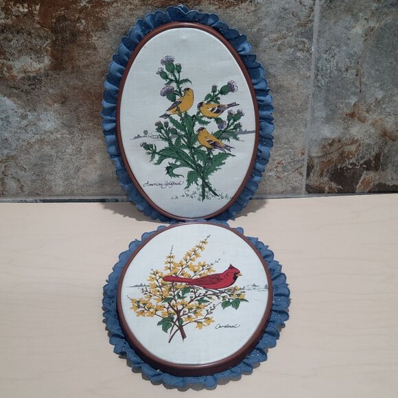 Vintage Bird Floral Pictures on Fabric Hoop Frame Set of 2 Goldfinches Red Robin - Picture 7 of 13